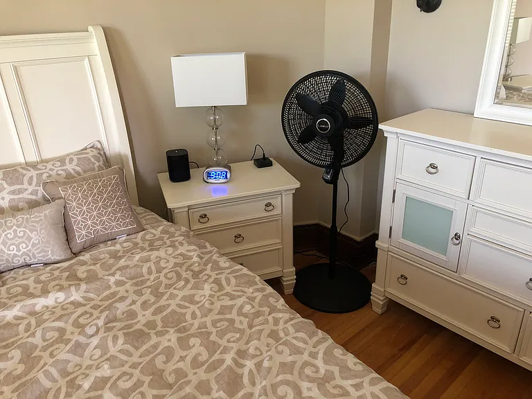 1721 Pleasant St #8 — Photo 4