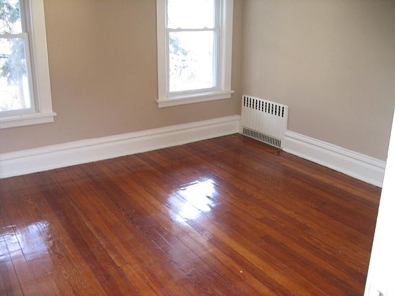 5th image of 172 Rossiter Ave
