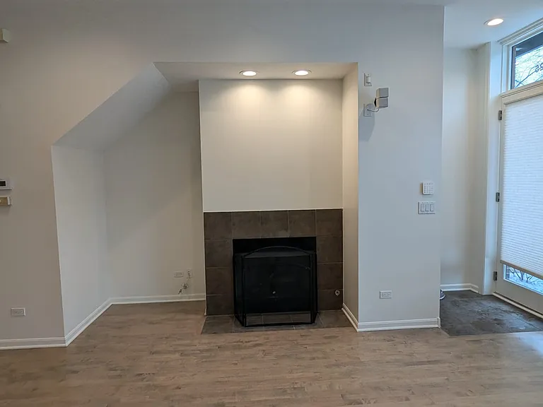 625 W Oak St #O — Photo 8
