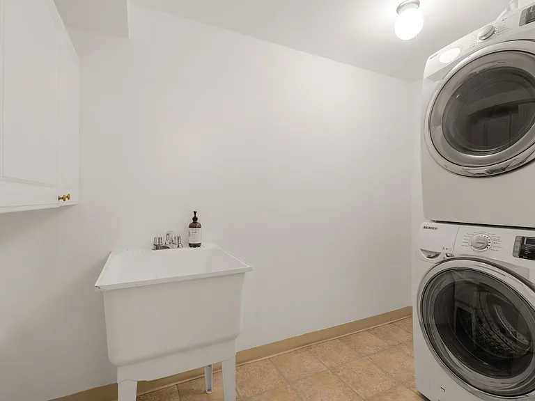 316 W Newell St #B — Photo 8