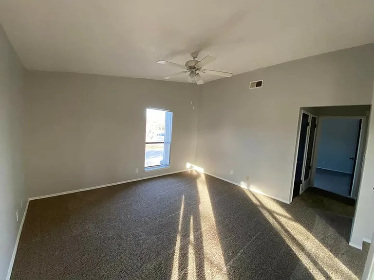 Ashley Oaks Apartments — Photo 8