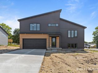 86 Chase Ct NW, Kent City, MI 49330