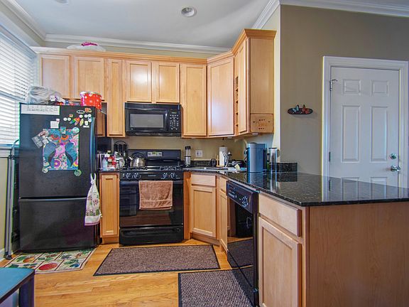 5th image of 4057 N Southport Ave #3