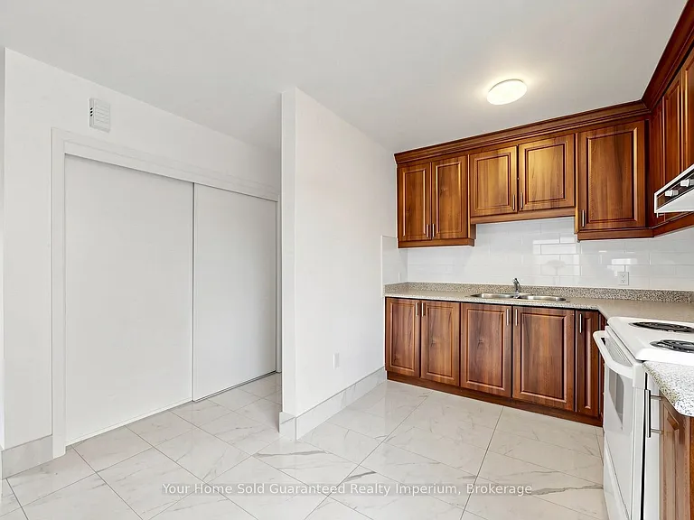 129 Melrose St — Photo 12