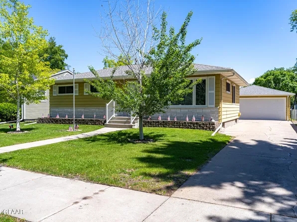 515 7th Ave SE, East Grand Forks, MN 56721