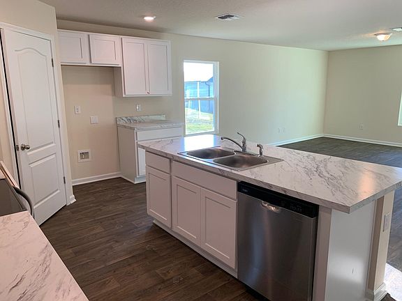 4th image of 12 White Hall Dr