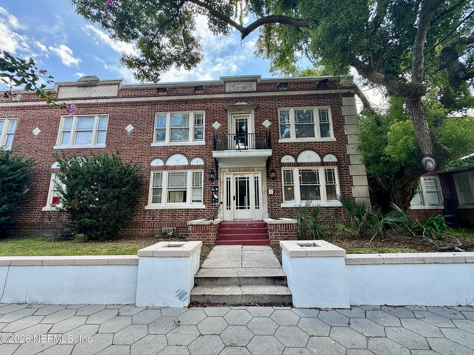 1 bed, 1.0 bath, 700 sqft, $1,200 — Photo 2