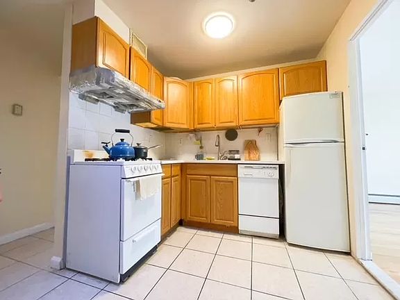 3rd image of 133-08 41st Ave #3A