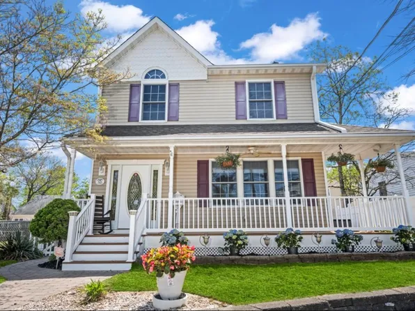 835 Ridge Rd, Keyport, NJ 07735