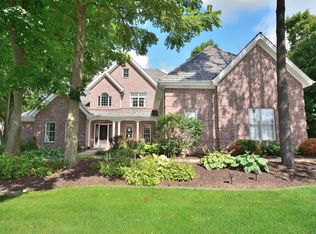 S75W25960 Prairieside Dr, Waukesha, WI 53189