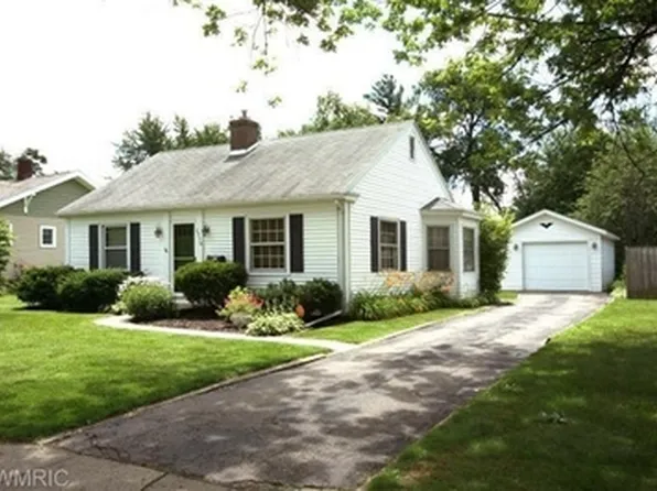 1716 Royce Ave, Kalamazoo, MI 49001