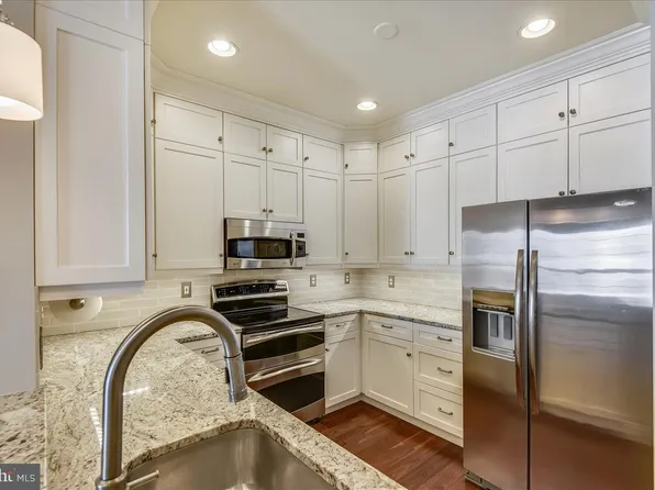 4550 Strutfield Ln APT 2412, Alexandria, VA 22311