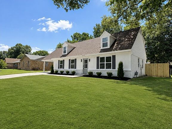 2nd image of 5715 Bartlett Woods Dr
