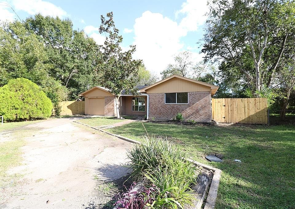 1st image of 340 Pennington Dr