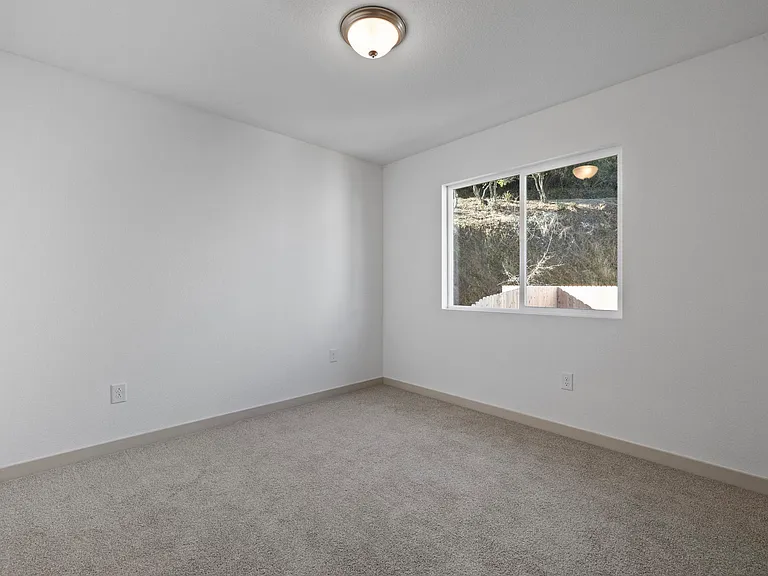130 Cottage Ct — Photo 8