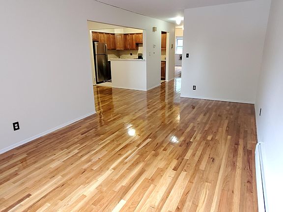 3rd image of 165-08 Sanford Ave