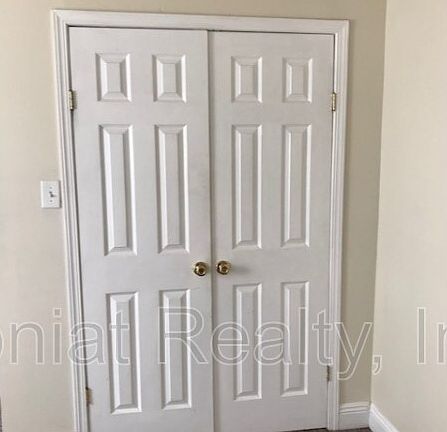 5th image of 4118 S Robertson St