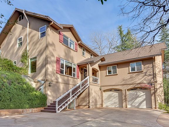 2nd image of 114 Gainsborough Cir