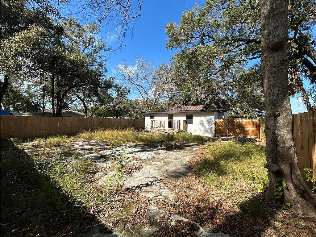3 bed, 2.0 bath, 998 sqft, $1,800 — Photo 3