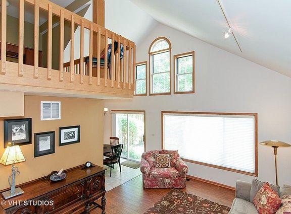 3rd image of 27W316 Melrose Ln