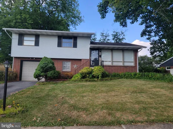 107 Winston Dr, Mechanicsburg, PA 17055