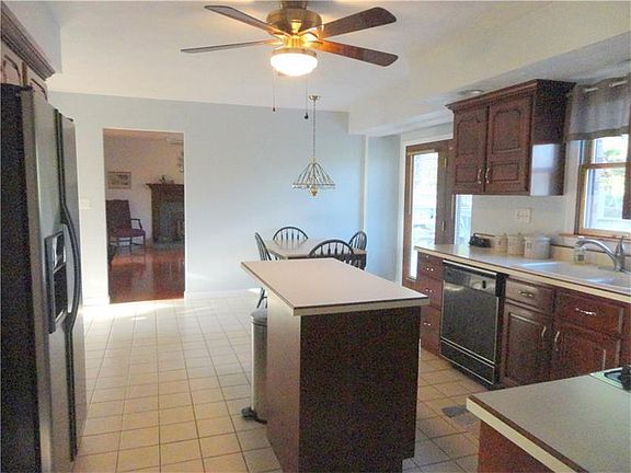 4th image of 427 Cherry Blossom Dr