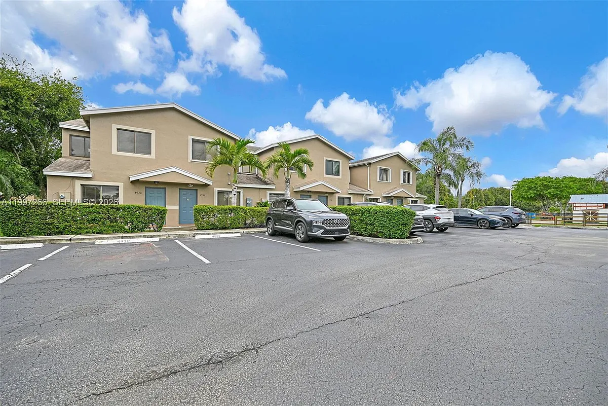 Building Photo - 4930 S University Dr #4930