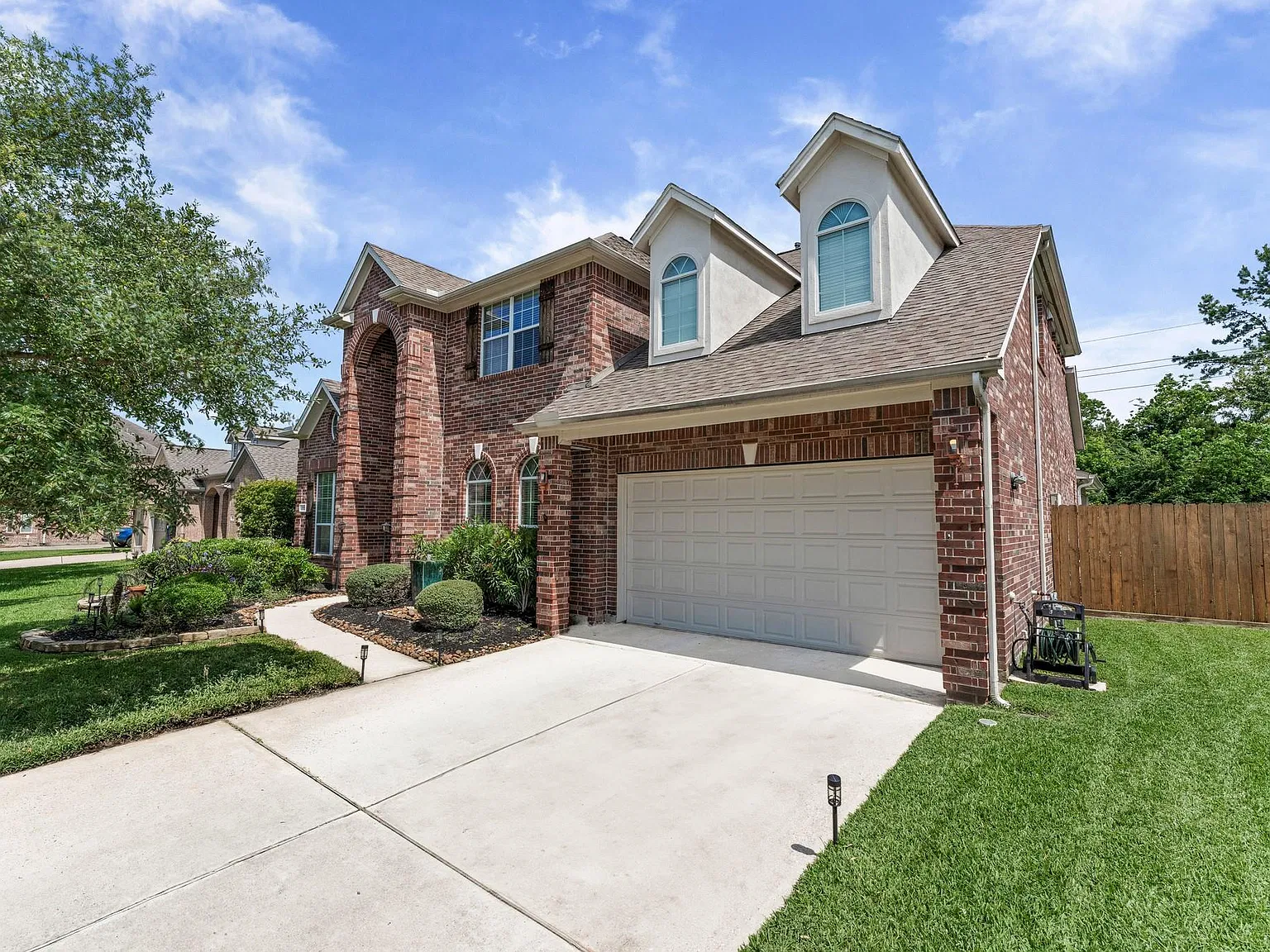 4 bed, 3.5 bath, 4022 sqft, $4,500 — Photo 3