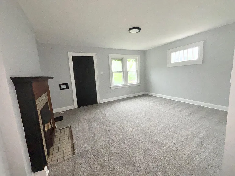 36 N Eureka Ave — Photo 3