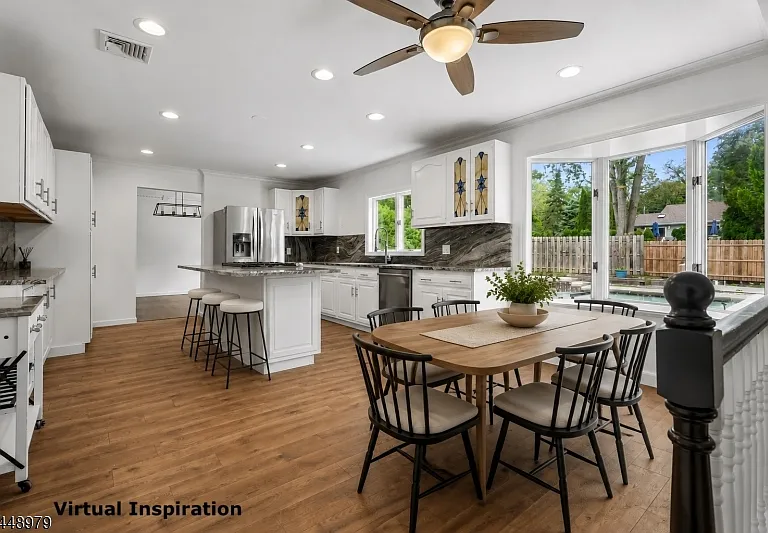54 Canterbury Dr — Photo 10