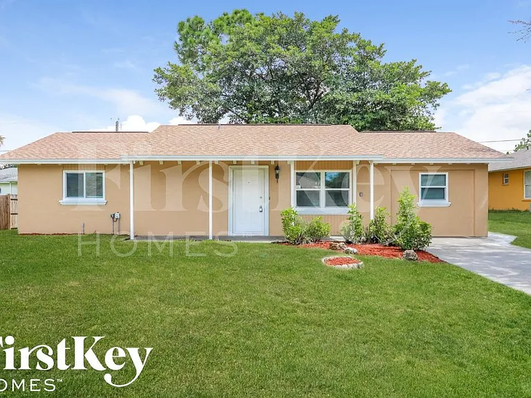 9217 Pomelo Rd E — Photo 1