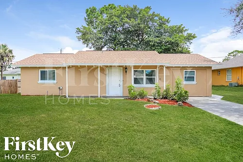 9217 Pomelo Rd E Photo 1