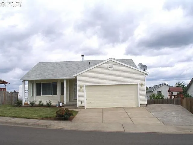 844 12th St photo 1
