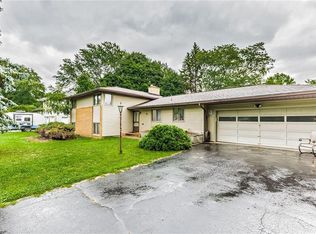 95 Victoria Dr, Rochester, NY 14618