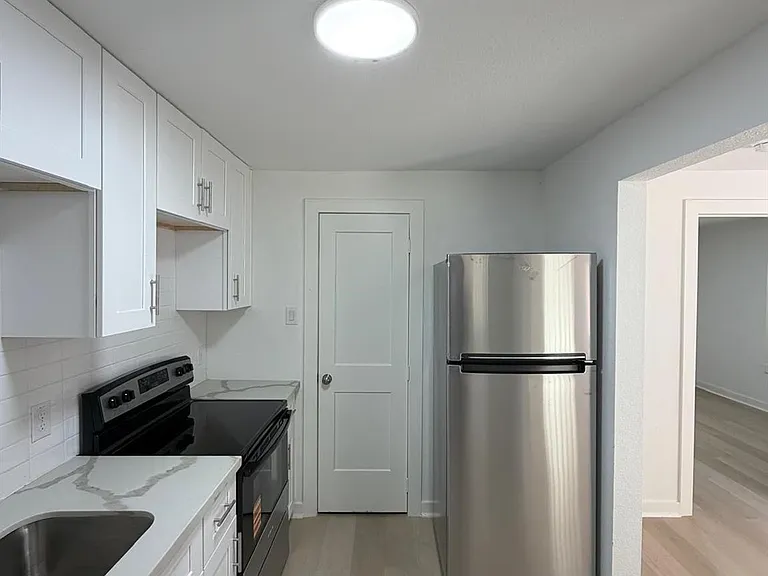 201 Lowery Dr #3 — Photo 2