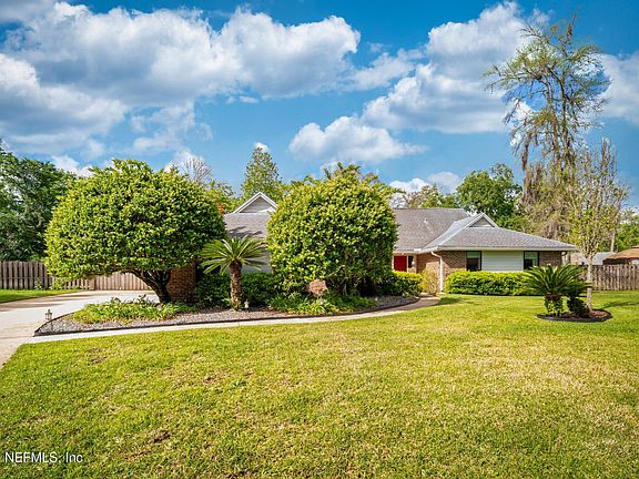 3rd image of 778 CAMERON Drive
