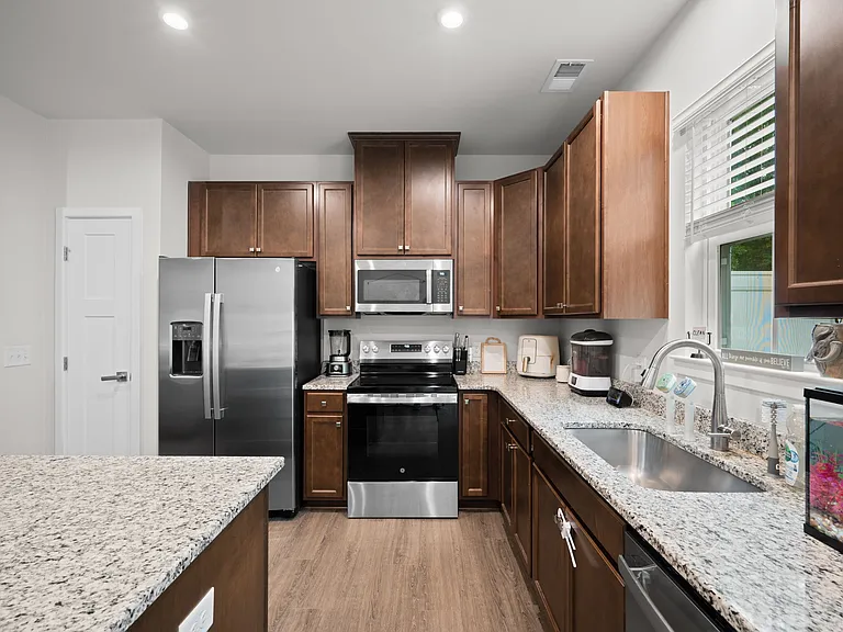1051 Crescent Cove Ln — Photo 27