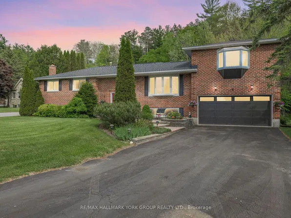 14 Anchor Ct, East Gwillimbury, ON L9N 1G1