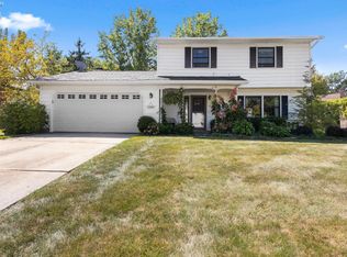 2630 Robinhood Dr, Lorain, OH 44053