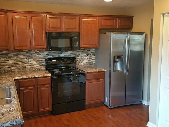 5th image of 8061 Maureen Dr