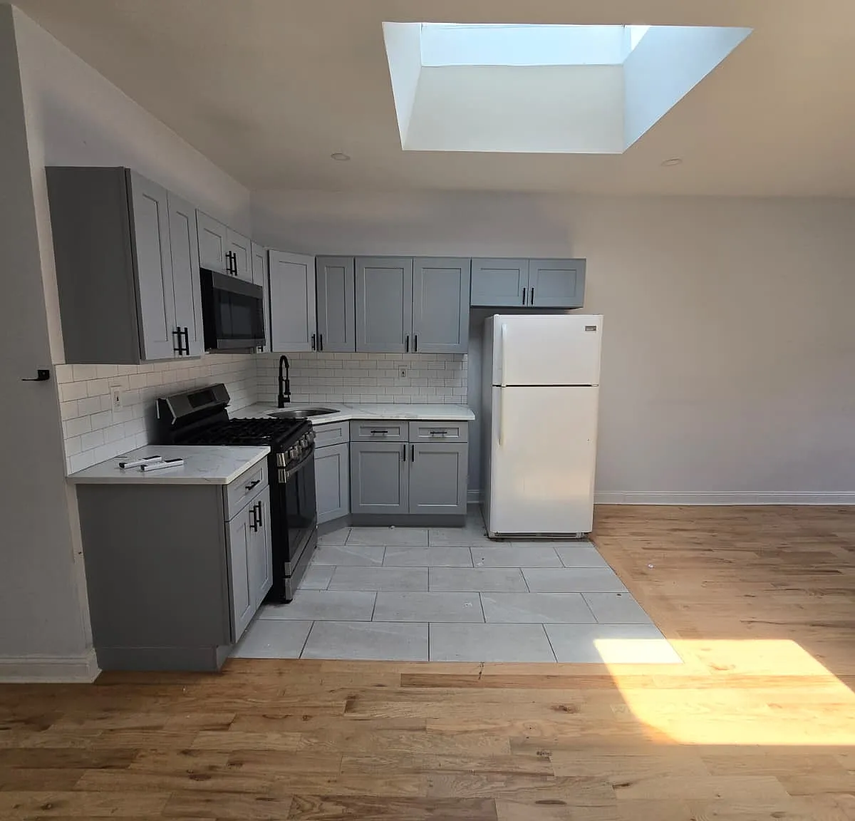 3 bed, $3,000 — Photo 4