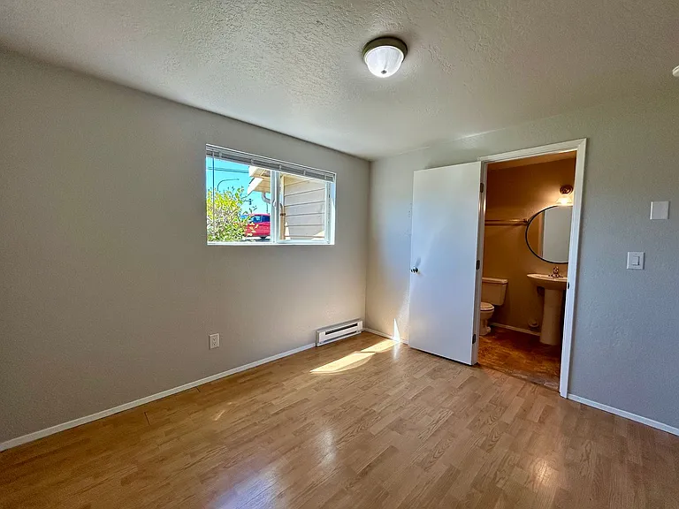 1422 Chestnut St. - 8 Unit — Photo 8