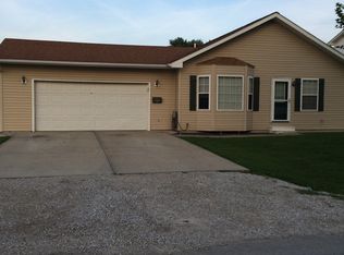 210 N Walnut St, Freeburg, IL 62243