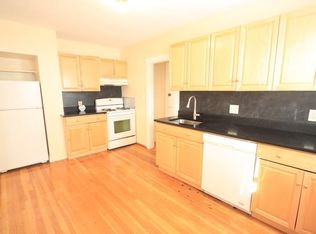 136 Spring St APT 3L, West Roxbury, MA 02132