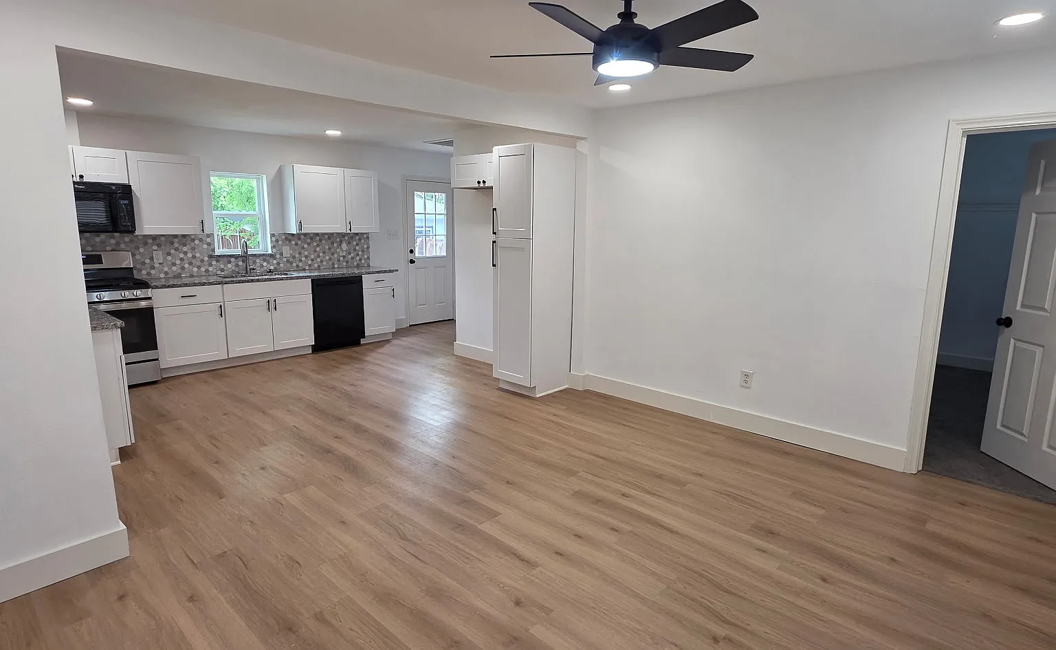 3 bed, 1350 sqft, $1,900 — Photo 3