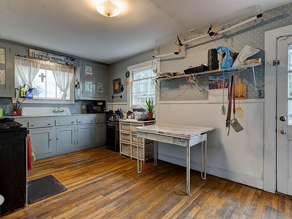 5th image of 408 W Maple St