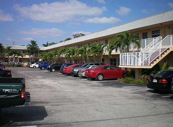3rd image of 4061 N Dixie Hwy APT 31