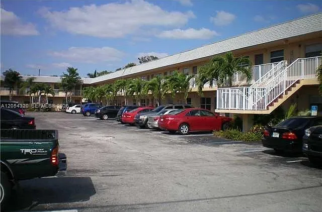 4061 N Dixie Hwy #31 — Photo 4