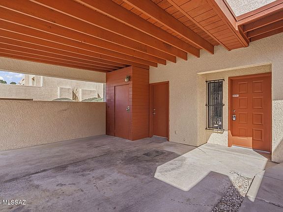 3rd image of 626 W Placita De Las Lomitas