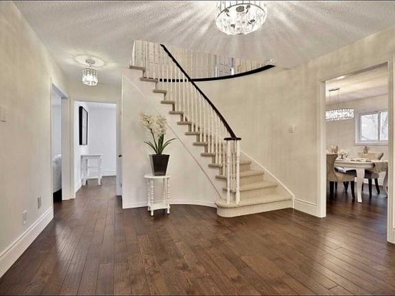 3rd image of 221 Old Orchard Cir